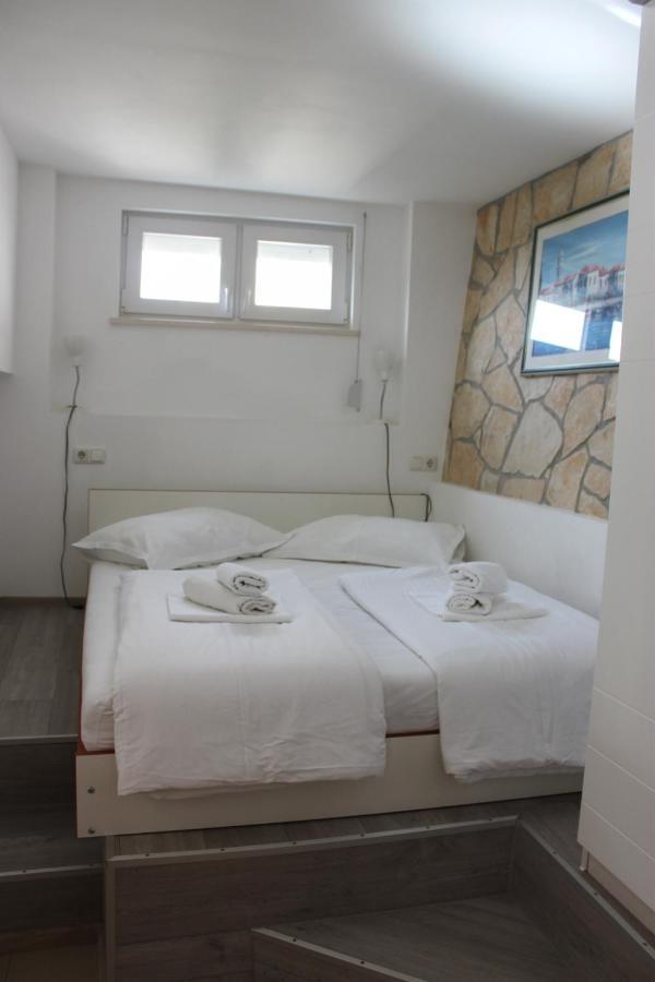 Pile Apartments 7 奥米什 外观 照片